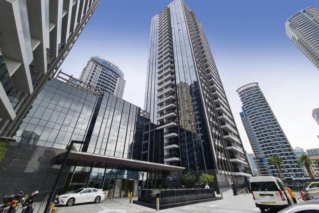 Sparkle Tower - Chic Three Bed With Marina View Apartment Dubai